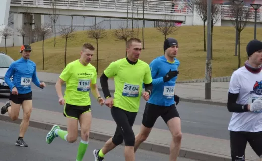 Maniacka Dziesiątka: Chłód i deszcz biegaczom niestraszny. Ponarzekali za to kierowcy [WIDEO] - 35